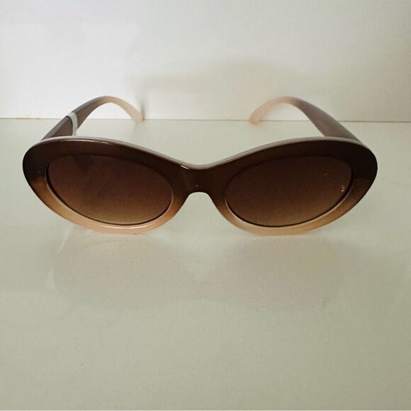 Anthropologie Ombré Eye King Sunglasses. - Picture 4 of 4